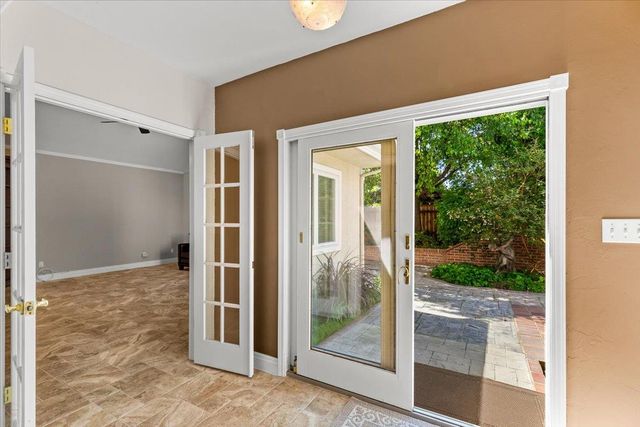 1037 Vienna Dr, Lodi, CA 95242