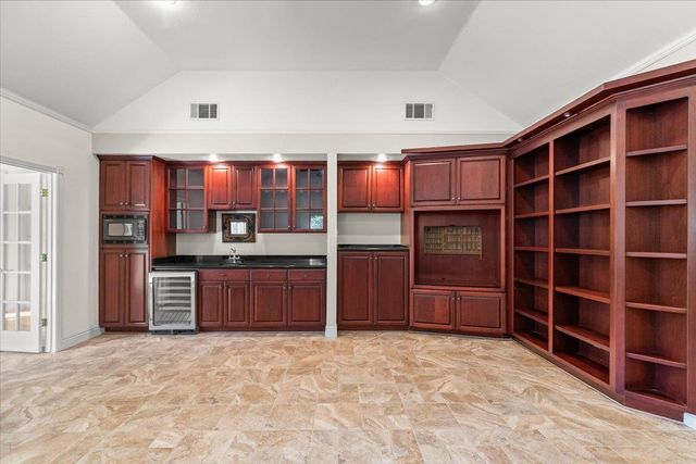 1037 Vienna Dr, Lodi, CA 95242