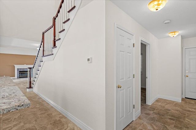 1037 Vienna Dr, Lodi, CA 95242