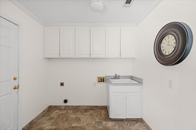 1037 Vienna Dr, Lodi, CA 95242