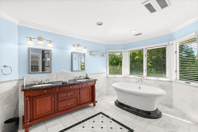 1037 Vienna Dr, Lodi, CA 95242