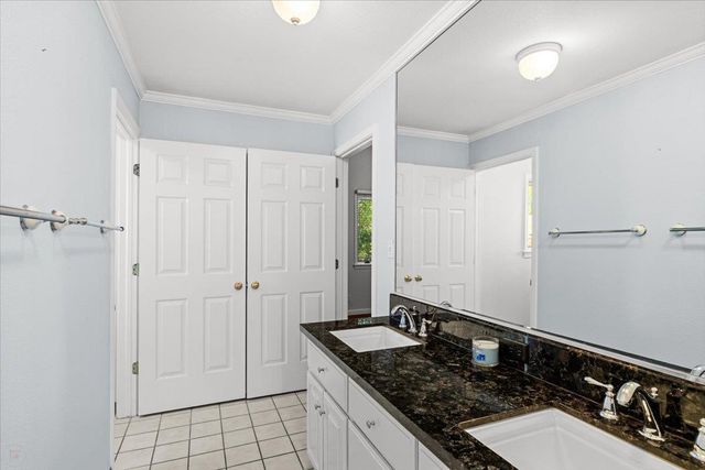 1037 Vienna Dr, Lodi, CA 95242