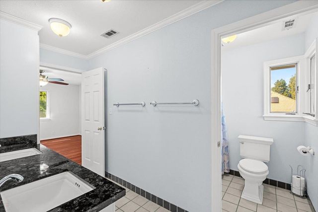 1037 Vienna Dr, Lodi, CA 95242