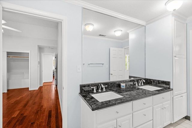 1037 Vienna Dr, Lodi, CA 95242