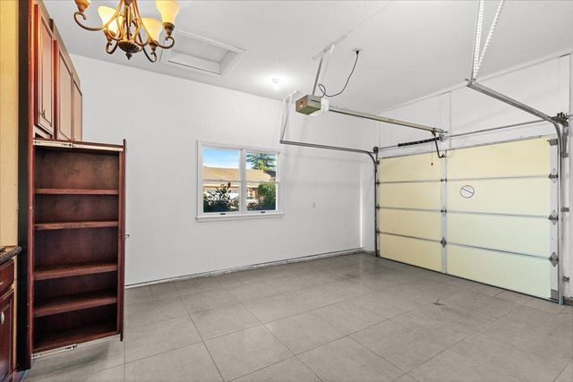 1037 Vienna Dr, Lodi, CA 95242