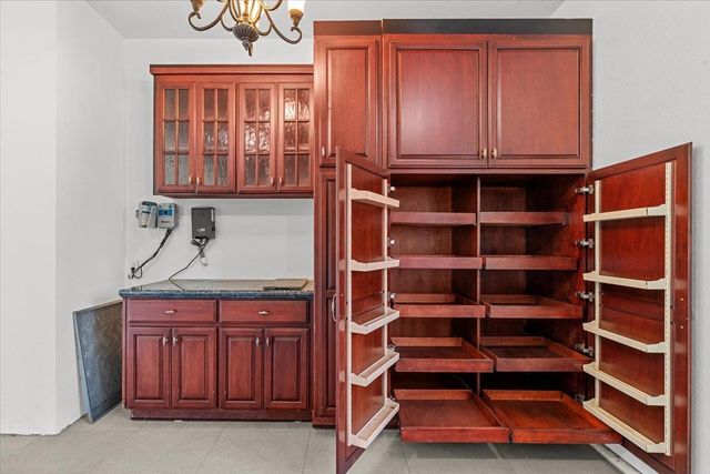 1037 Vienna Dr, Lodi, CA 95242