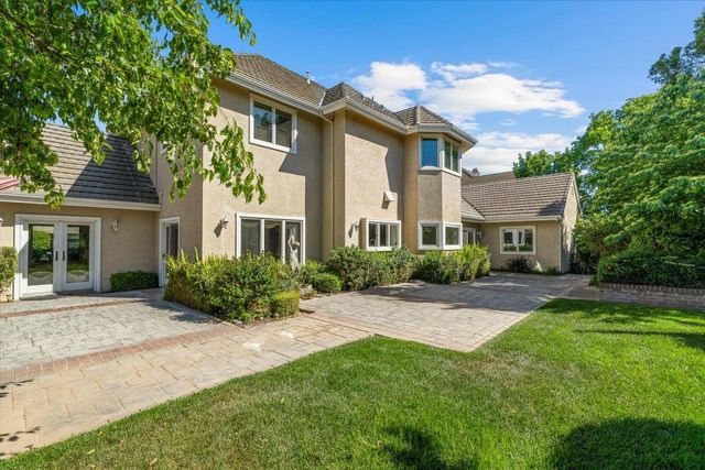 1037 Vienna Dr, Lodi, CA 95242