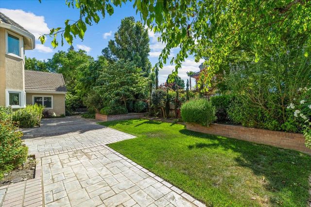 1037 Vienna Dr, Lodi, CA 95242