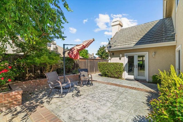 1037 Vienna Dr, Lodi, CA 95242