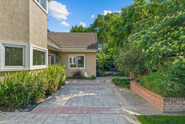 1037 Vienna Dr, Lodi, CA 95242