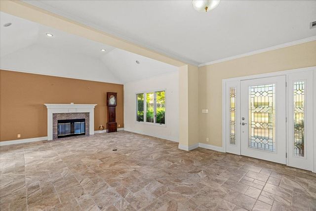 1037 Vienna Dr, Lodi, CA 95242