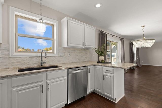 2505 MARATHON AVENUE, Neenah, WI 54956
