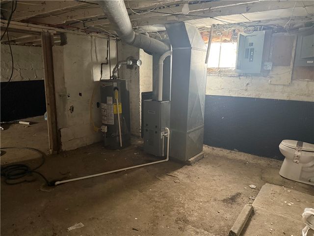 1002 Webster St, Farrell, PA 16121