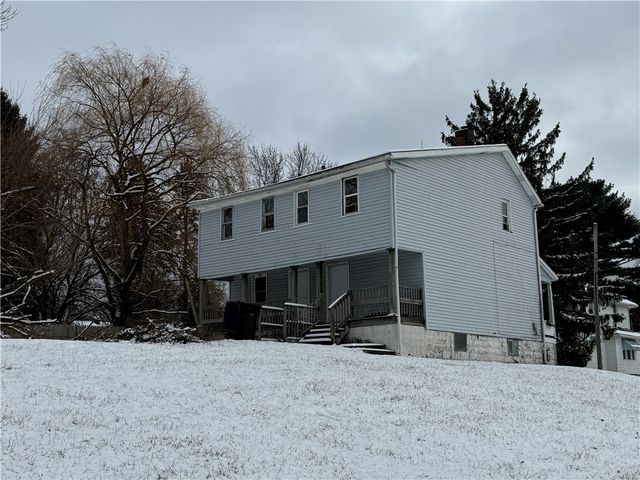 1002 Webster St, Farrell, PA 16121