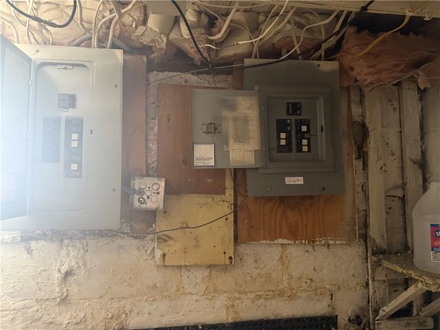 1002 Webster St, Farrell, PA 16121