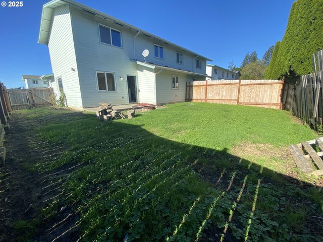 722 PIONEER Rd A, Brookings, OR 97415