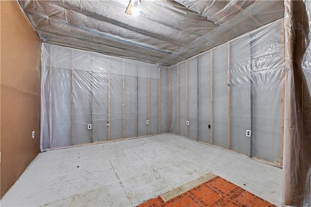 22284 Rosewood Street, Bucyrus, KS 66013