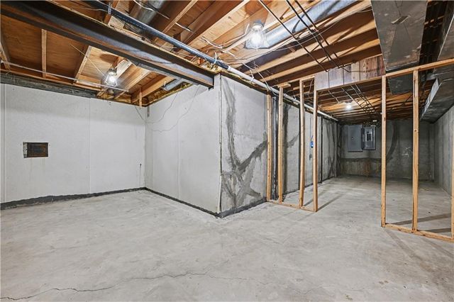 22284 Rosewood Street, Bucyrus, KS 66013