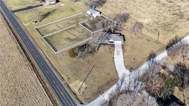 22284 Rosewood Street, Bucyrus, KS 66013