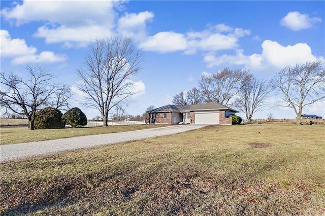 22284 Rosewood Street, Bucyrus, KS 66013