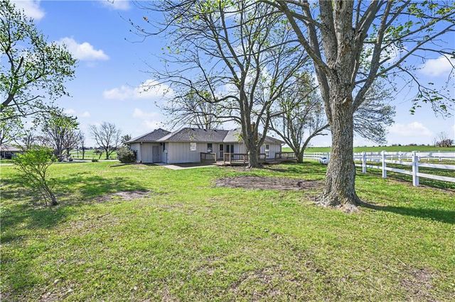 22284 Rosewood Street, Bucyrus, KS 66013