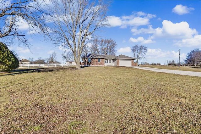 22284 Rosewood Street, Bucyrus, KS 66013