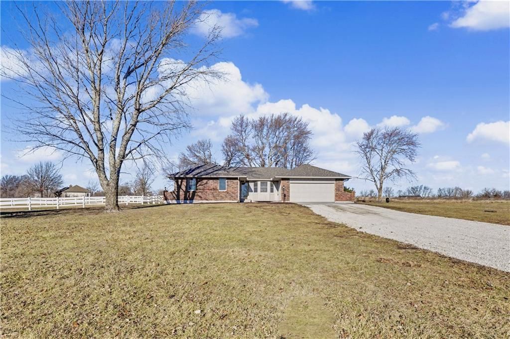 22284 Rosewood Street, Bucyrus, KS 66013
