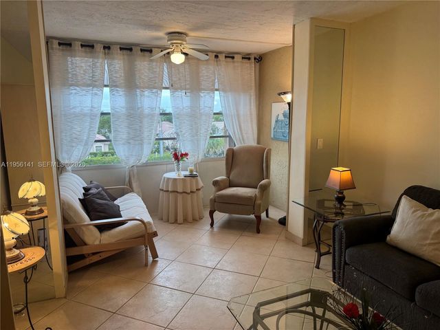 2861 Somerset Dr 407, Lauderdale Lakes, FL 33311