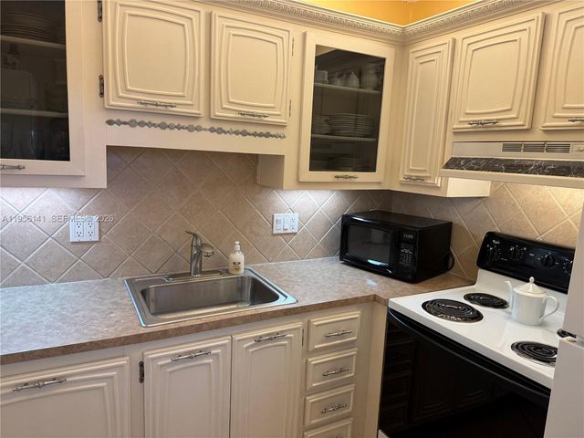 2861 Somerset Dr 407, Lauderdale Lakes, FL 33311