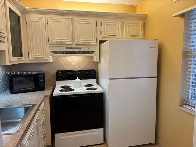 2861 Somerset Dr 407, Lauderdale Lakes, FL 33311