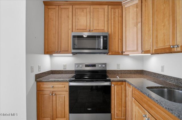 8 Wall Street APT 428, Clifton Park, NY 12065