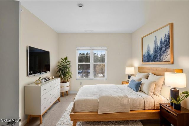 8 Wall Street APT 428, Clifton Park, NY 12065