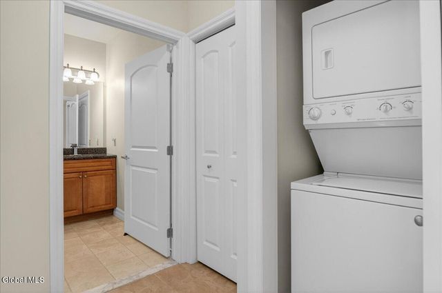 8 Wall Street APT 428, Clifton Park, NY 12065