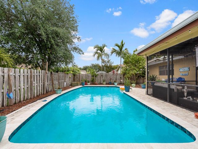 5009 SW 104th Avenue, Cooper City, FL 33328