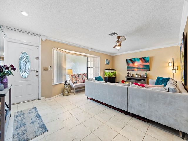 5009 SW 104th Avenue, Cooper City, FL 33328