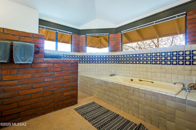 6300 E Via de la Yerba, Tucson, AZ 85750