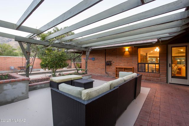 6300 E Via de la Yerba, Tucson, AZ 85750