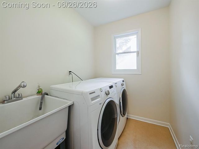 29523 Shenandoah Drive, Farmington, MI 48331