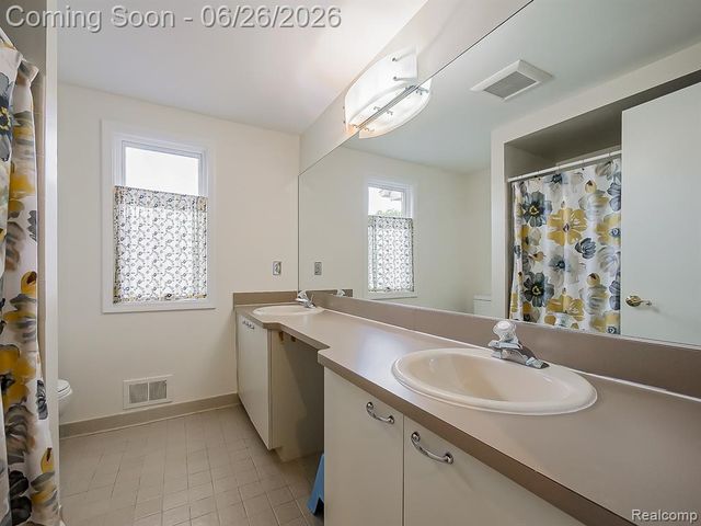 29523 Shenandoah Drive, Farmington, MI 48331