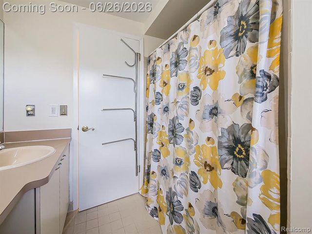 29523 Shenandoah Drive, Farmington, MI 48331