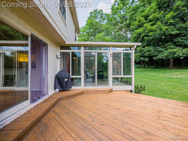 29523 Shenandoah Drive, Farmington, MI 48331