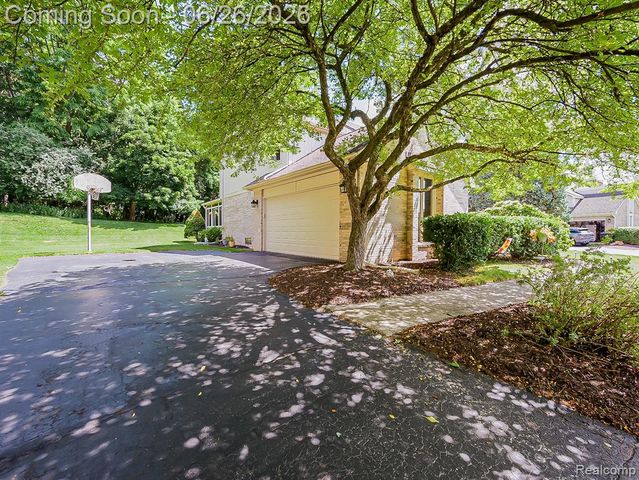 29523 Shenandoah Drive, Farmington, MI 48331