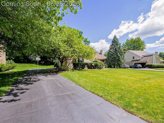 29523 Shenandoah Drive, Farmington, MI 48331
