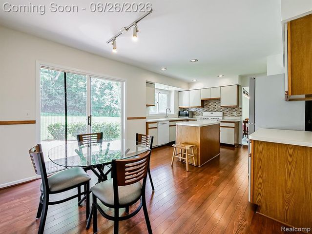 29523 Shenandoah Drive, Farmington, MI 48331