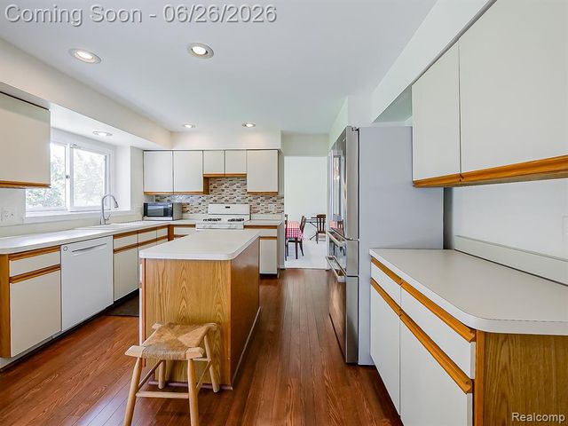 29523 Shenandoah Drive, Farmington, MI 48331