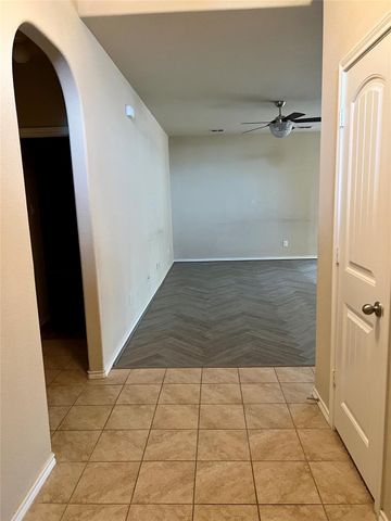 657 Cameron Way, Azle, TX 76020