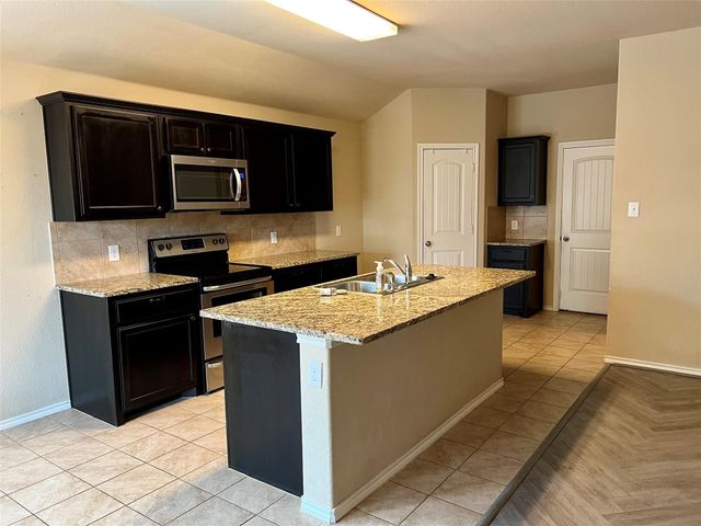 657 Cameron Way, Azle, TX 76020