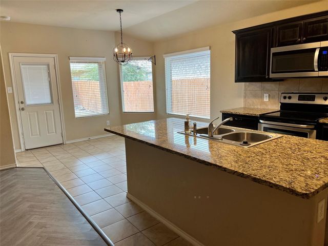 657 Cameron Way, Azle, TX 76020