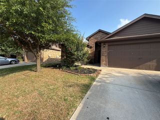 657 Cameron Way, Azle, TX 76020