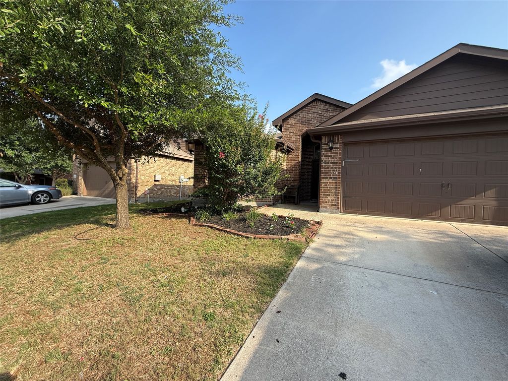 657 Cameron Way, Azle, TX 76020